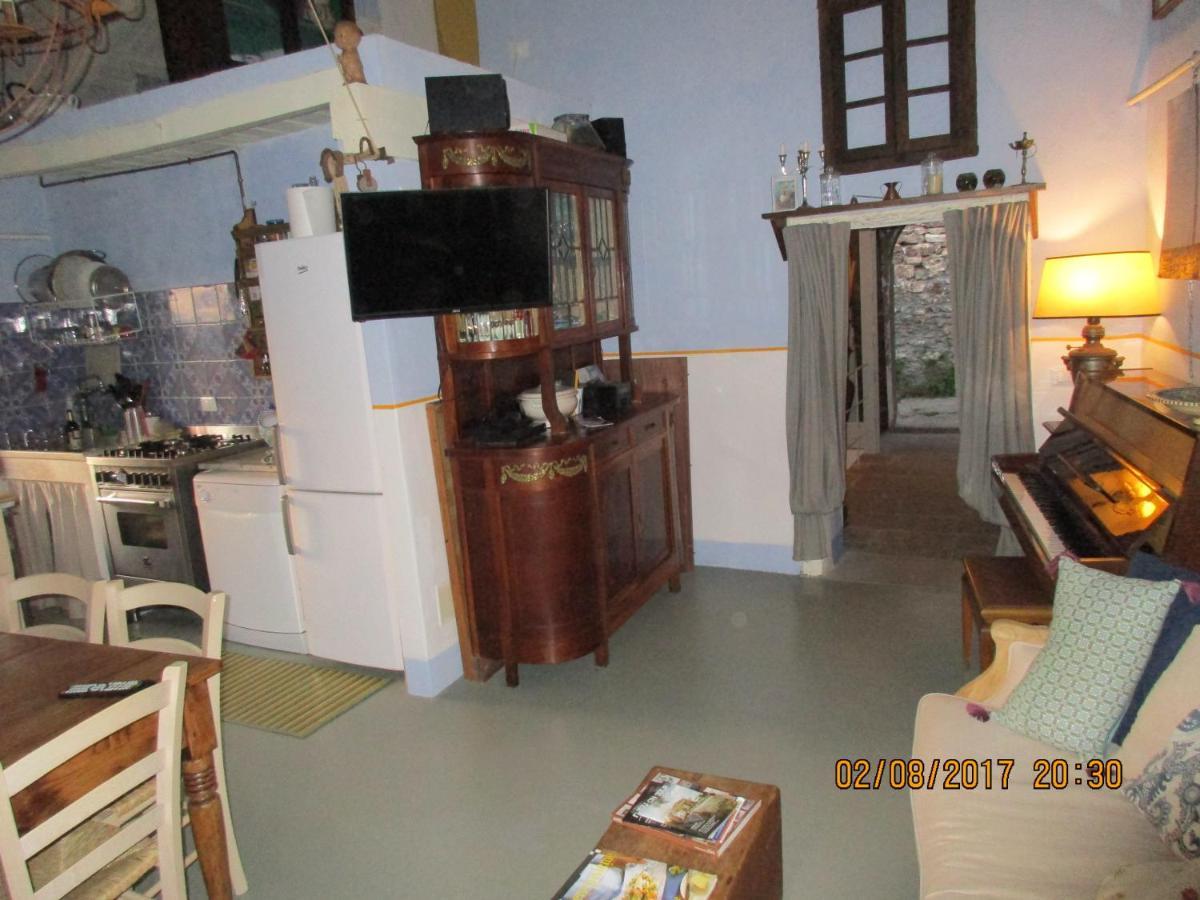 Viandanti, Artisti E Sognatori Bed & Breakfast Comano  Luaran gambar