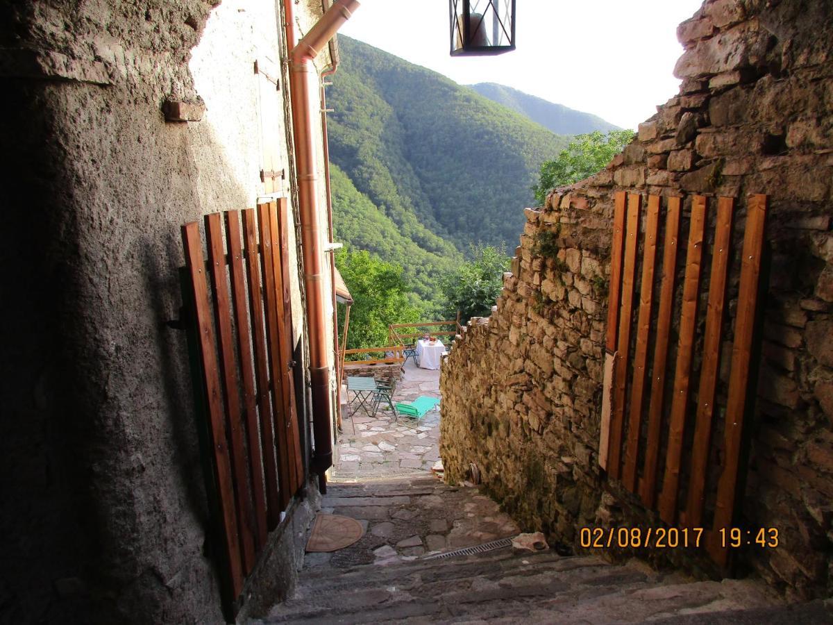 Viandanti, Artisti E Sognatori Bed & Breakfast Comano  Luaran gambar